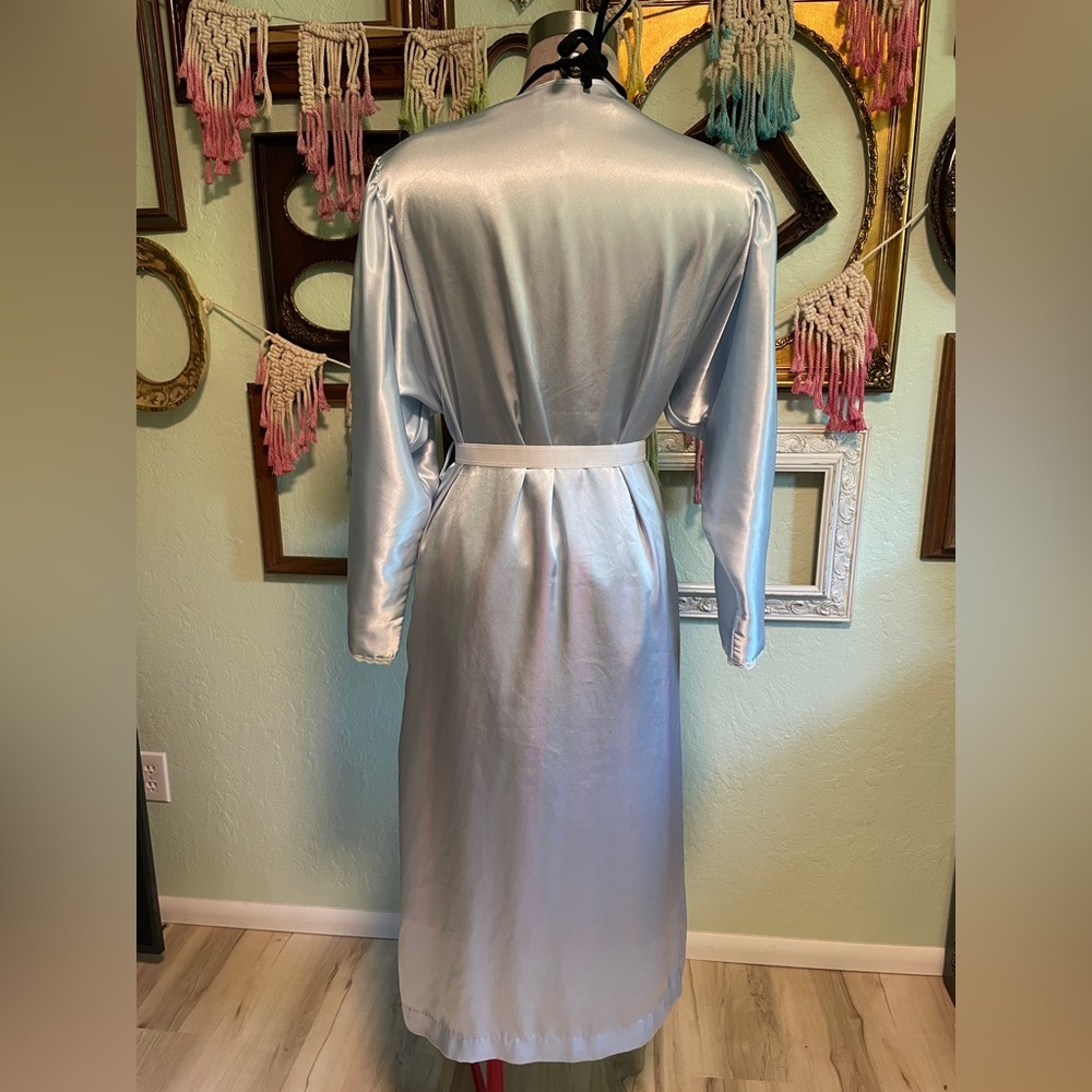 Natori Satin Robe - Picture 5 of 6